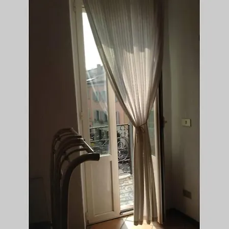 Luminoso In Centro Storico. Apartment