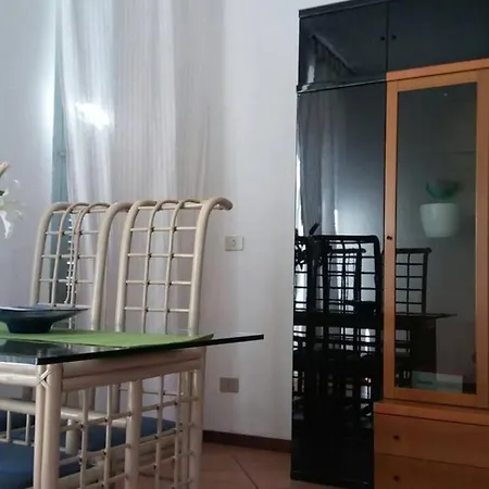 Luminoso In Centro Storico. Apartment